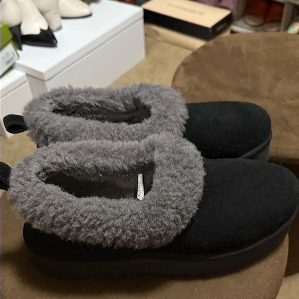 UGG Black and Gray Women's Slippers - Picture 2 of 5